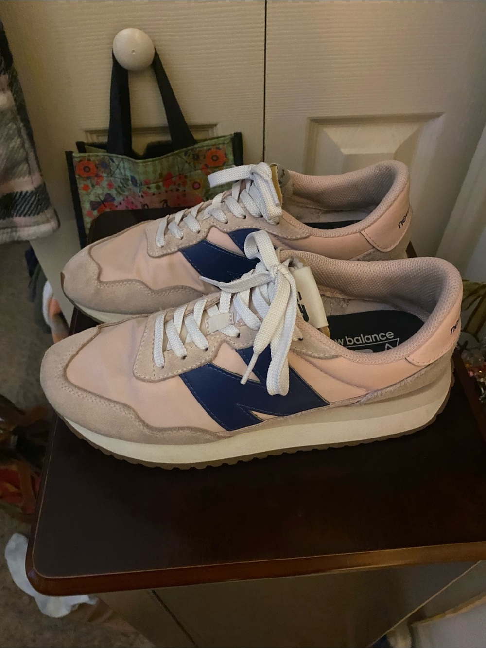 Women’s New Balance 237 Pink Athletic Shoes Sneakers with Navy Logo Size 9